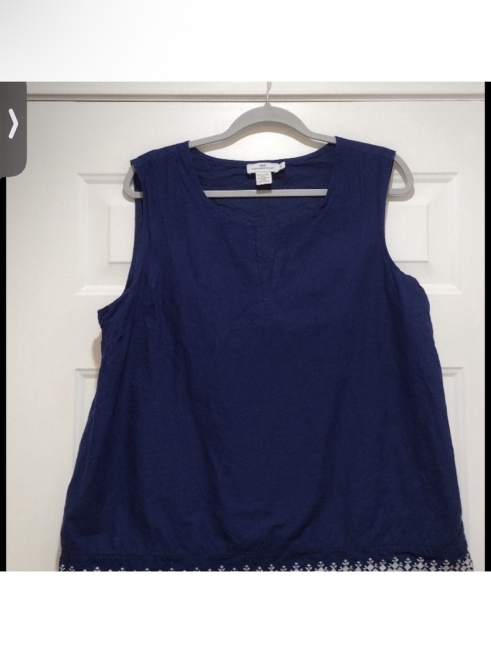 Vineyard Vines Size XL Blue White
Embroidery Sleeveless Blouse